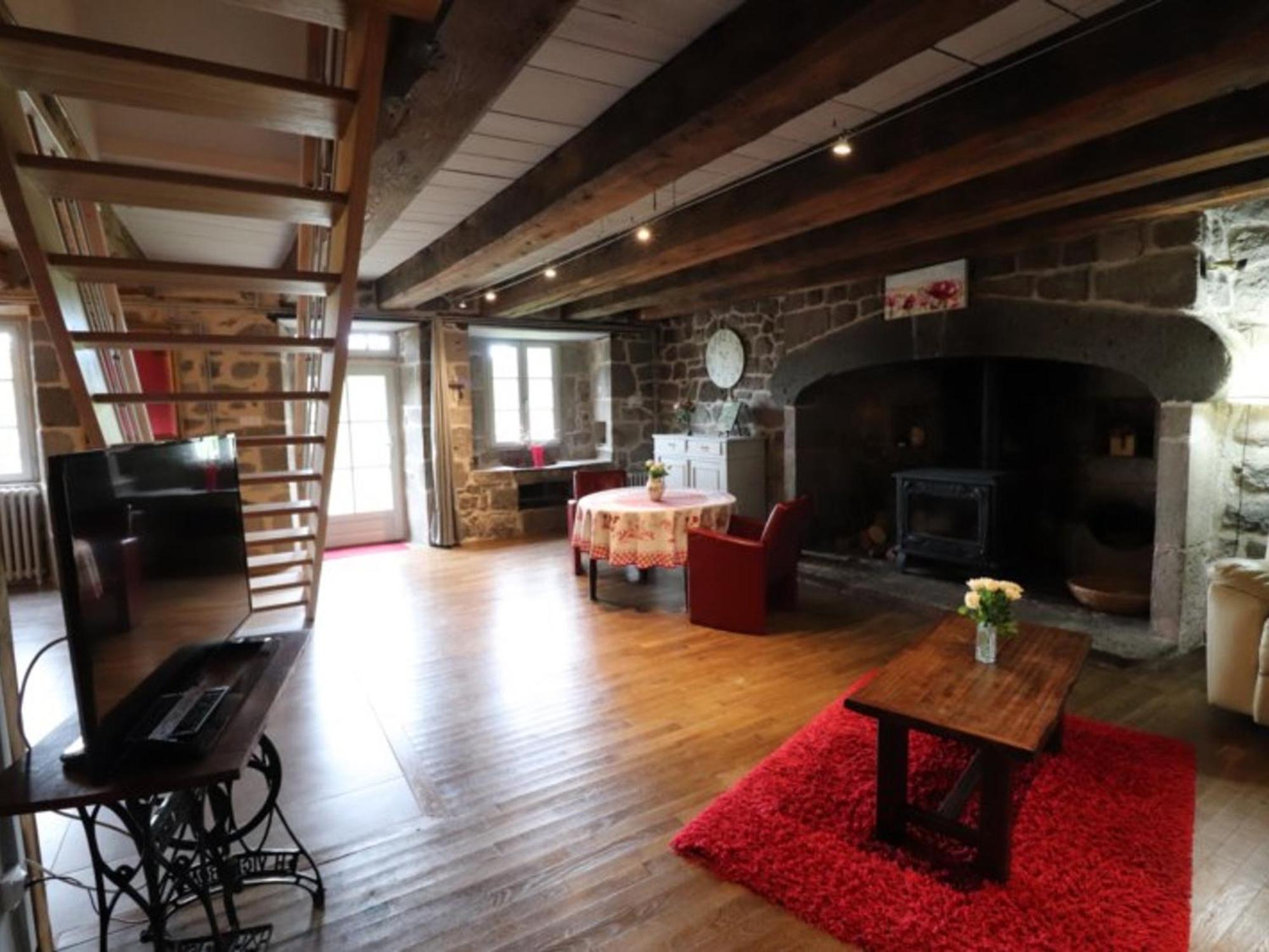 Holiday home Maison De Caractere Renovee, Proche Super Lioran Avec Cheminee, Jardin Ferme Et Salle De Jeux - Fr-1-742-512 *